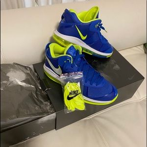 Nike LeBron VIII 8 V/2 Low Sprite